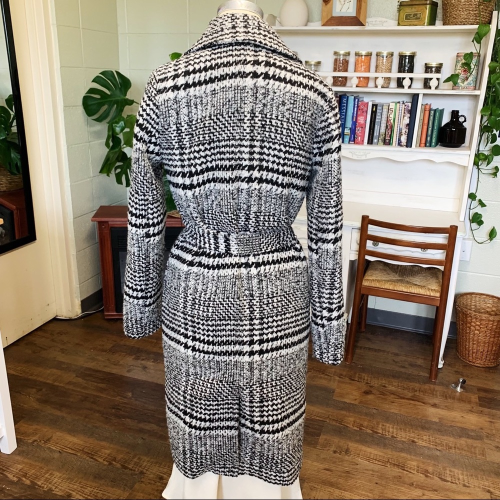 Long belted Plaid Wool Coat black and white - Picture 3 of 5